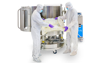 Mobius® ADC reactor Operators inflating a bag in a Mobius® ADC reactor