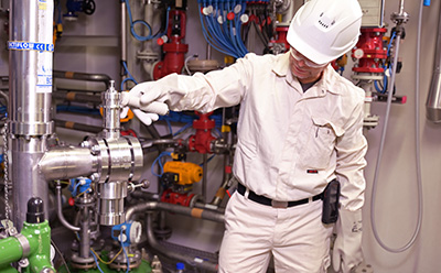 Small molecule contract manufacturing experts Comprehensive commercial API CDMO services.