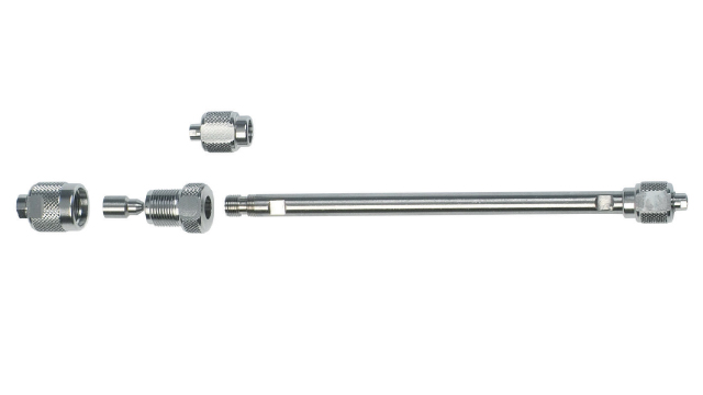 <p>Hibar<sup>®</sup> RT 高效液相色谱柱(配有 LiChroCART™ 保护柱)</p> Hibar® RT HPLC column paired with the LiChroCART® guard cartridge and holder, demonstrating their seamless integration.