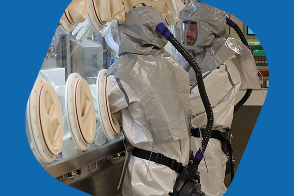 Small Molecule API Contract Manufacturing Handling and dissolution of HPAPI in glove box by operator