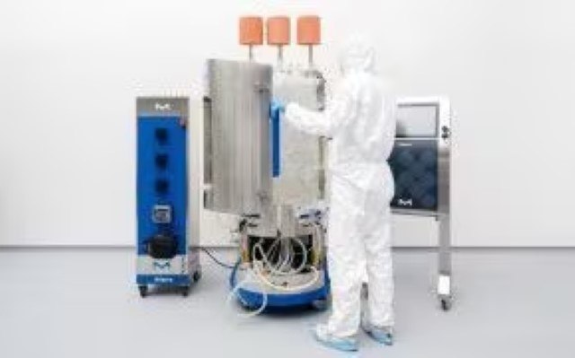 <p>Enabling Upstream Intensified Bioprocessing with our New Mobius <sup>®</sup> iFlex Bioreactors</p>
A production operator working on Mobius® iFlex Bioreactors