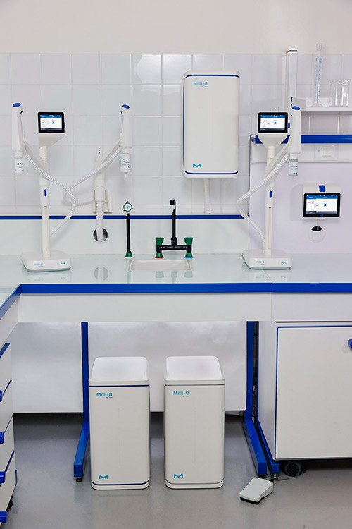 Foot pedal combined with a Milli-Q® ultrapure water system Milli-Q纯水系统配件脚踏开关用脚来控制纯水的取用,解放双手