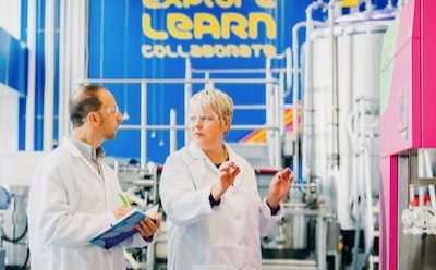 Researchers collaborate in M Lab