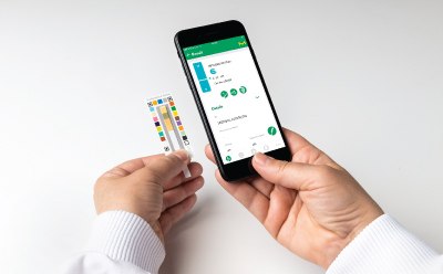 A user glances at the test result of the chemical parameter on MQuant® StripScan App installed on a smart phone A user glances at the test result of the chemical parameter on MQuant® StripScan App installed on a smart phone
