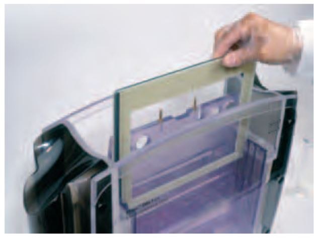 Inserting the cassettes into the cassette carrier